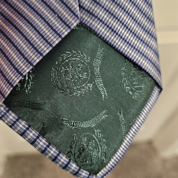 NWOT Tommy Hilfiger Men's 100% Silk Navy and White Diagonal Striped Tie - Picture 6 of 7